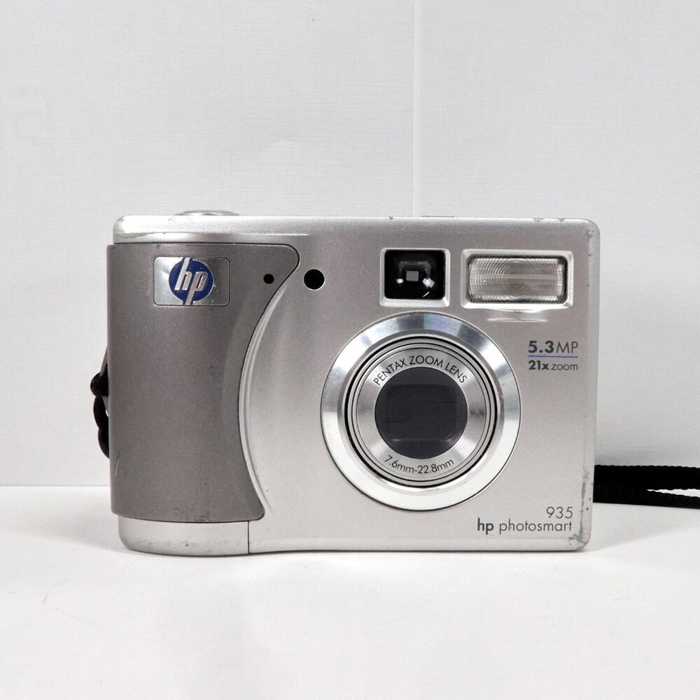 Vintage HP Photosmart HP 935 5.3MP Digital Camera